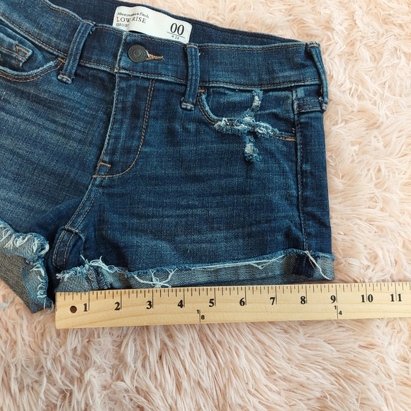 Abercrombie & Fitch Low Rise Distressed Jean Short - Size 00 w24 - Picture 4 of 12